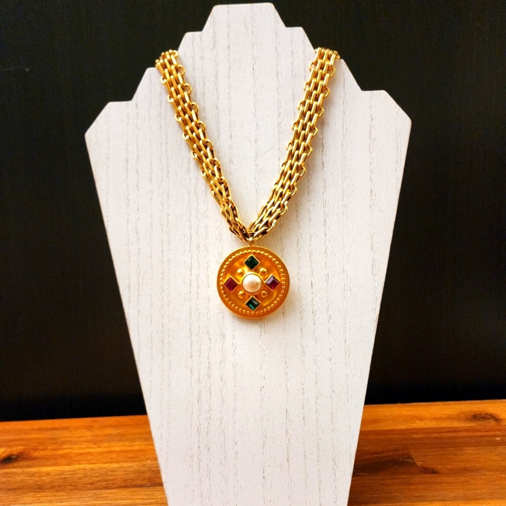 Ben Amun Gold Tone Choker Necklace With Bejeweled Pendant